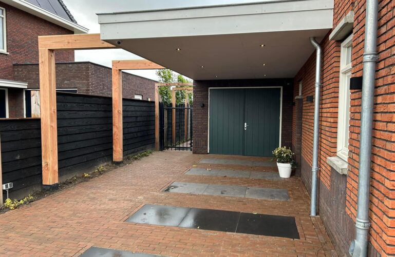 Moderne carport in Houten